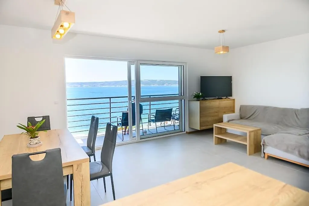 Stunning Beachfront Apartment With Roof Terrace Kastela Croatia