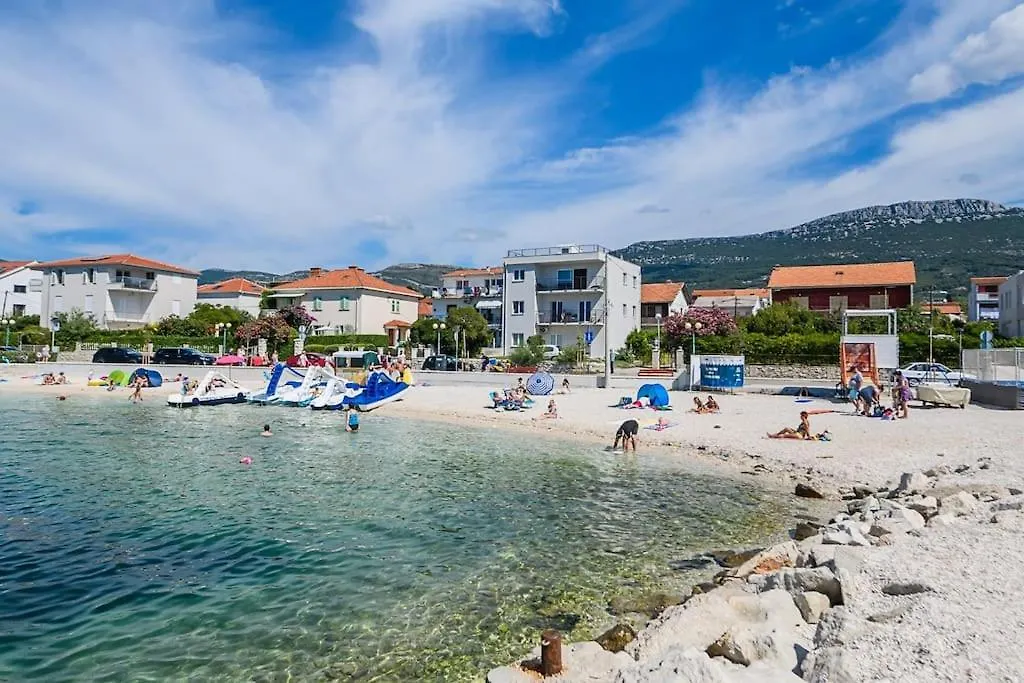 Stunning Beachfront Apartment With Roof Terrace Kastela Croatia