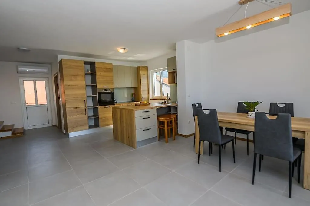 Stunning Beachfront Apartment With Roof Terrace Kastela 0*,