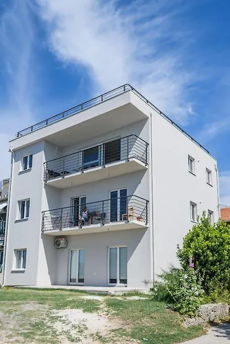 Stunning Beachfront Apartment With Roof Terrace Kastela